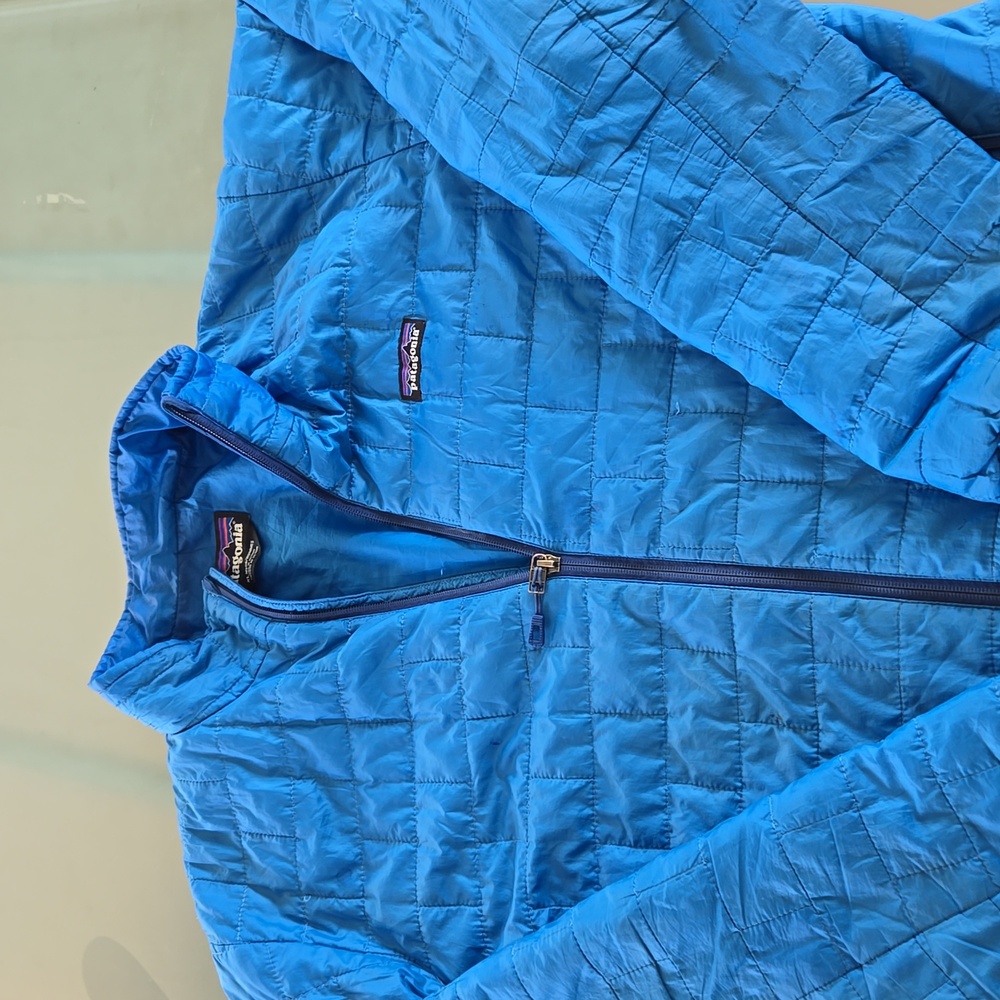 Patagonia Men's Puffer Coat - Picture 3 of 13